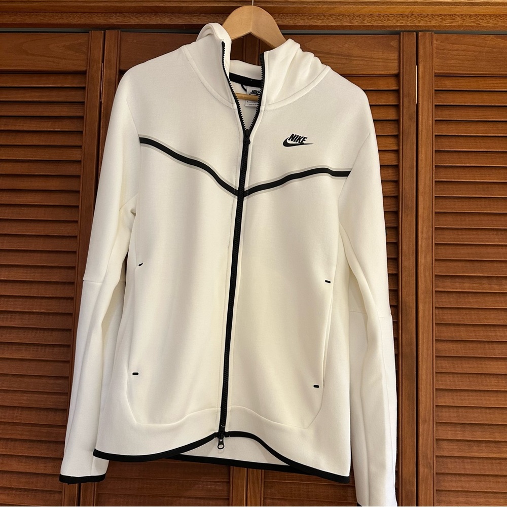 Brand new men’s Nike tech full zip jacket with hoodie small